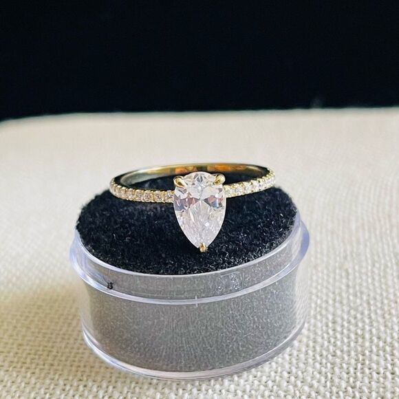 2.0CT Gold Plated Basket Set Accented Pear Cut Ring Cubic zirconia - Picture 3 of 7